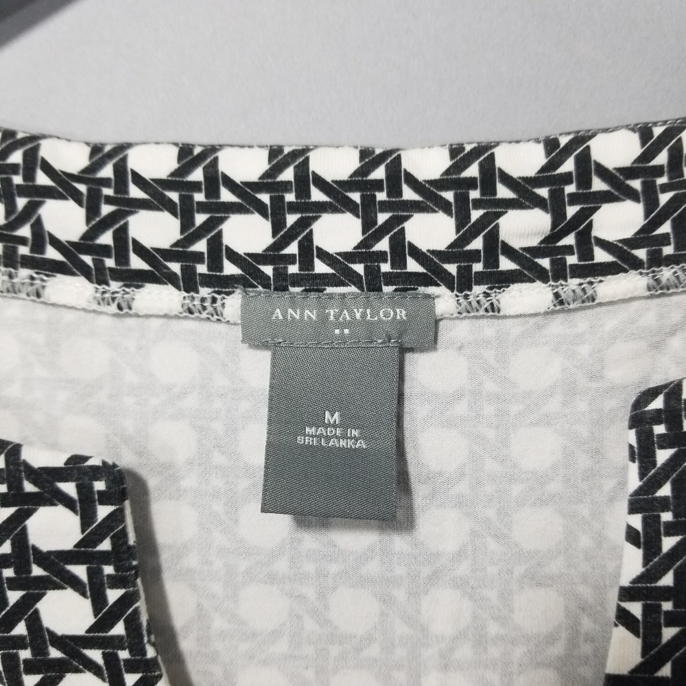 Ann Taylor Black White Sleeveless Ogee Print Top - Picture 6 of 6